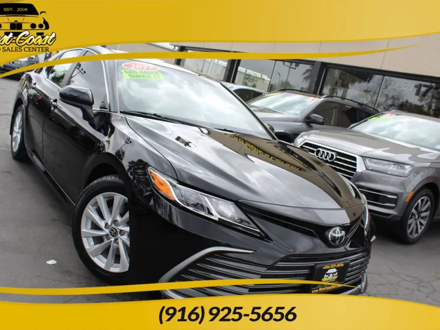 2022 Toyota Camry LE photo 1