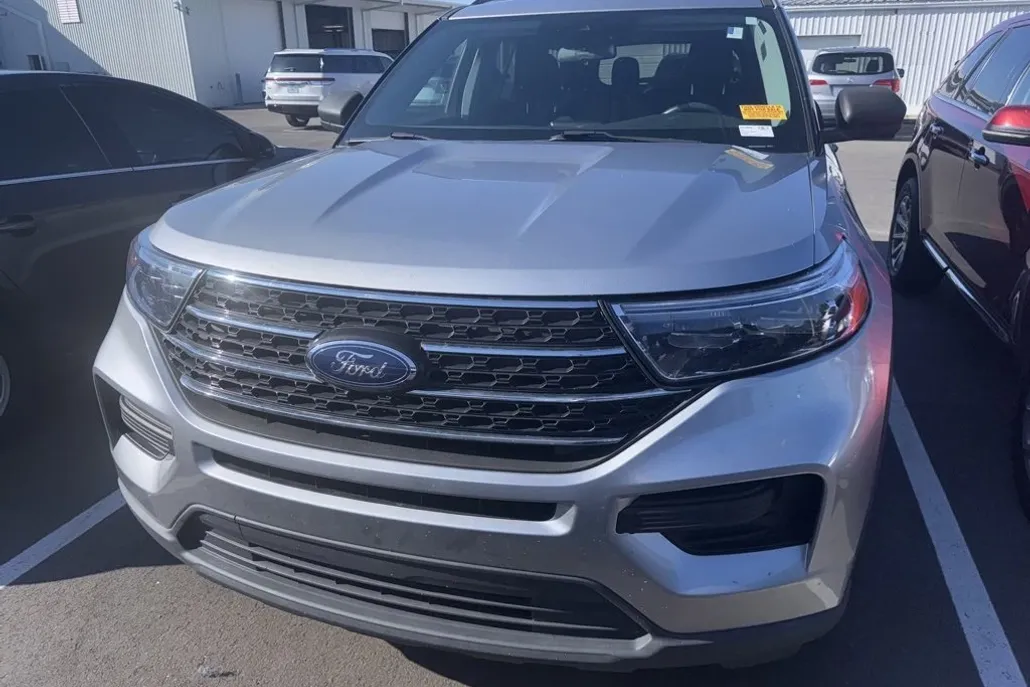 2022 Ford Explorer XLT photo 1