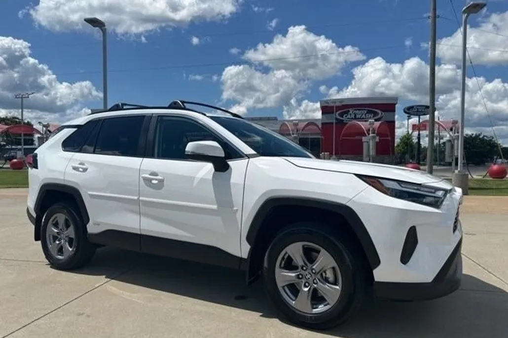 2023 Toyota RAV4 Hybrid XLE photo 1