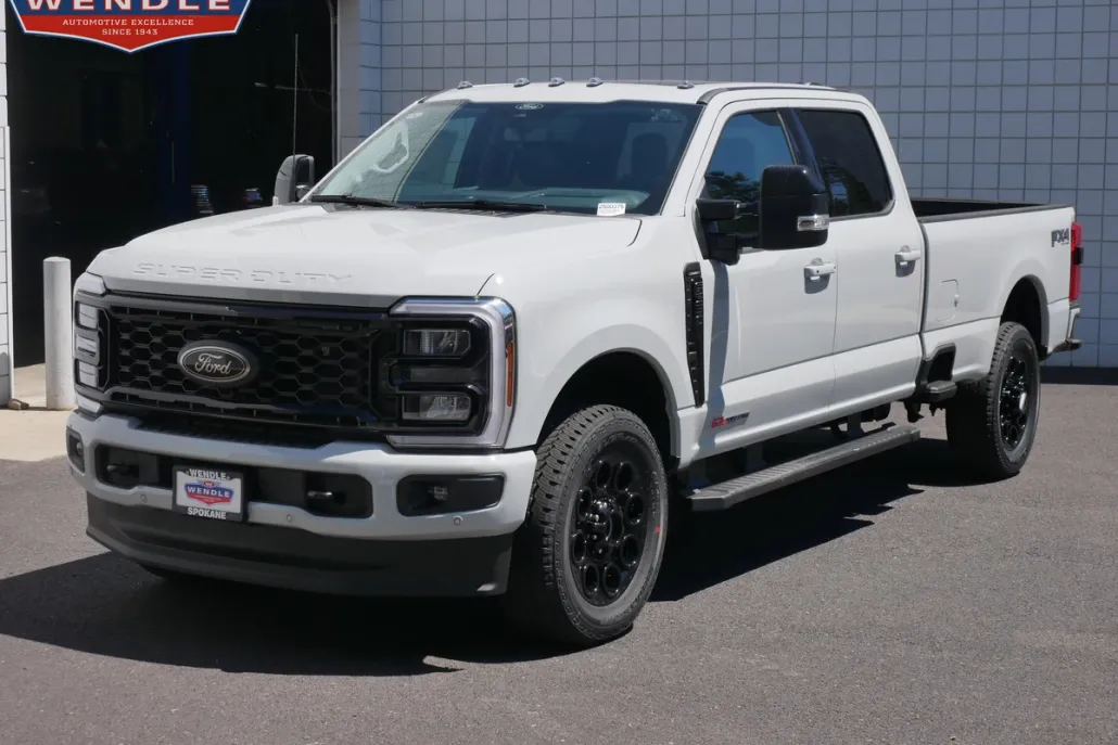 2025 Ford F-350 Lariat photo 1