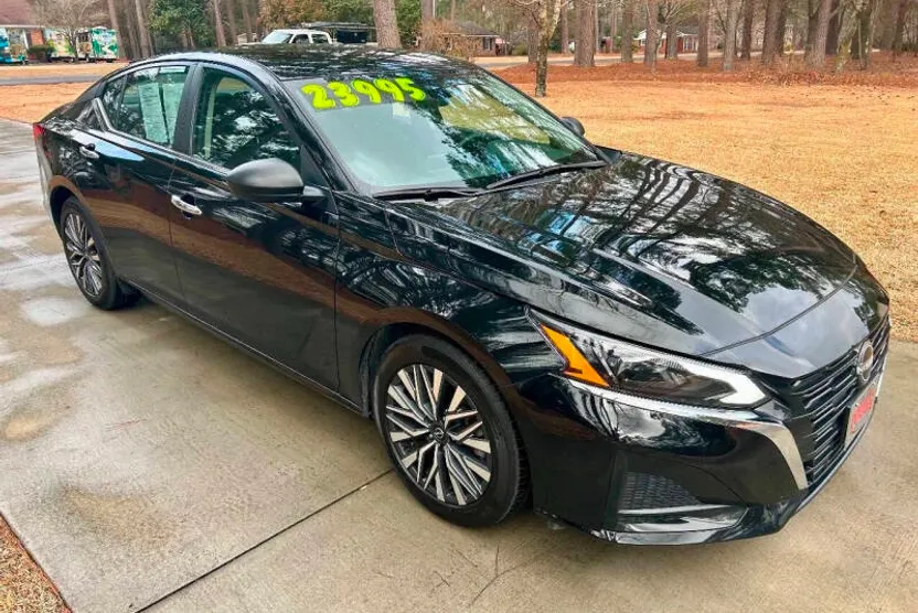 2024 Nissan Altima 2.5 SV photo 1