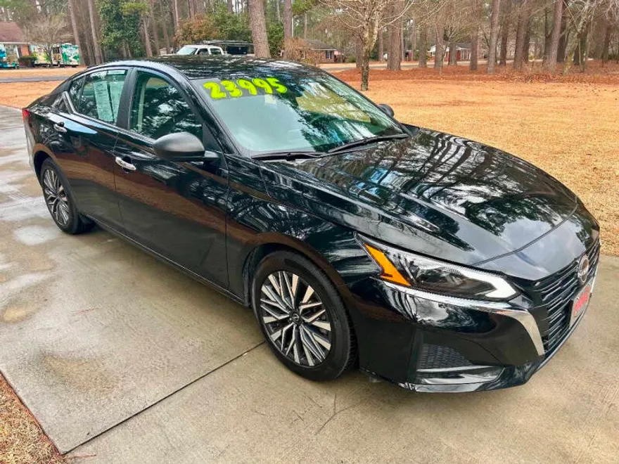 2024 Nissan Altima 2.5 SV photo 1