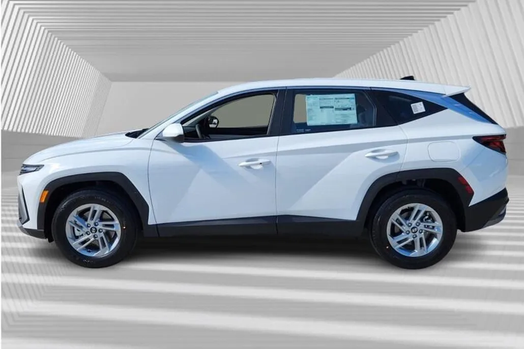 2026 Hyundai Tucson SE photo 1