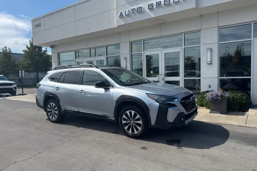2023 Subaru Outback Limited photo 1