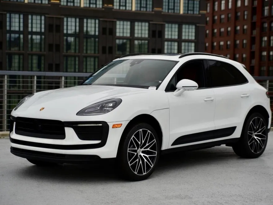 2025 Porsche Macan T photo 1