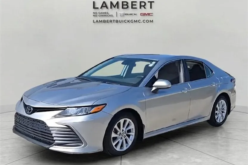 2023 Toyota Camry LE photo 1