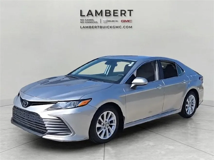 2023 Toyota Camry LE photo 1