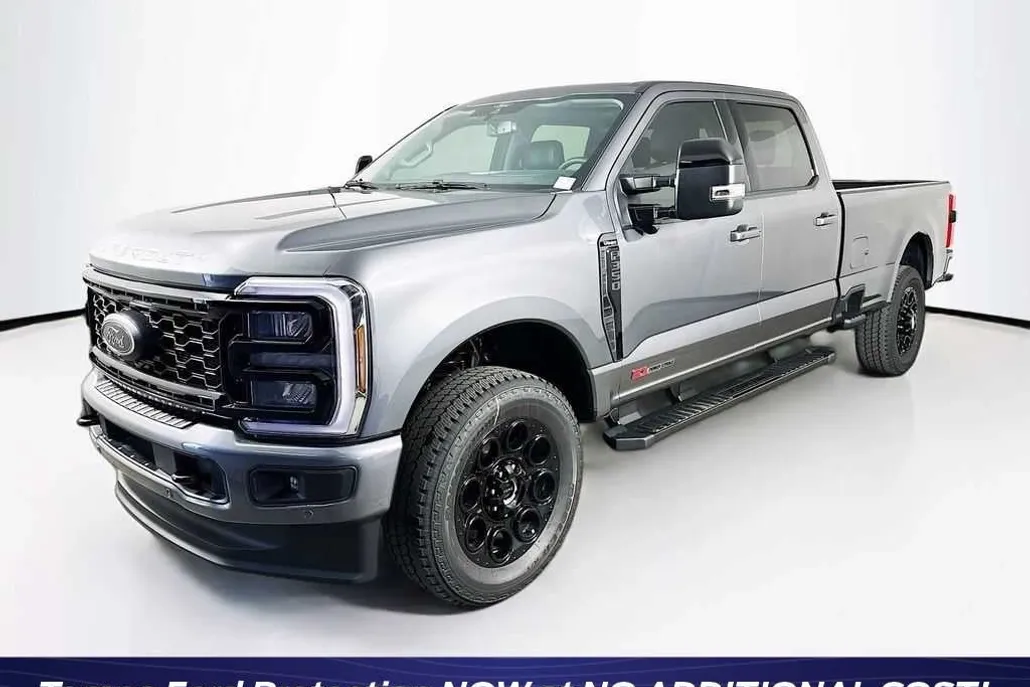 2025 Ford F-350 Lariat photo 1