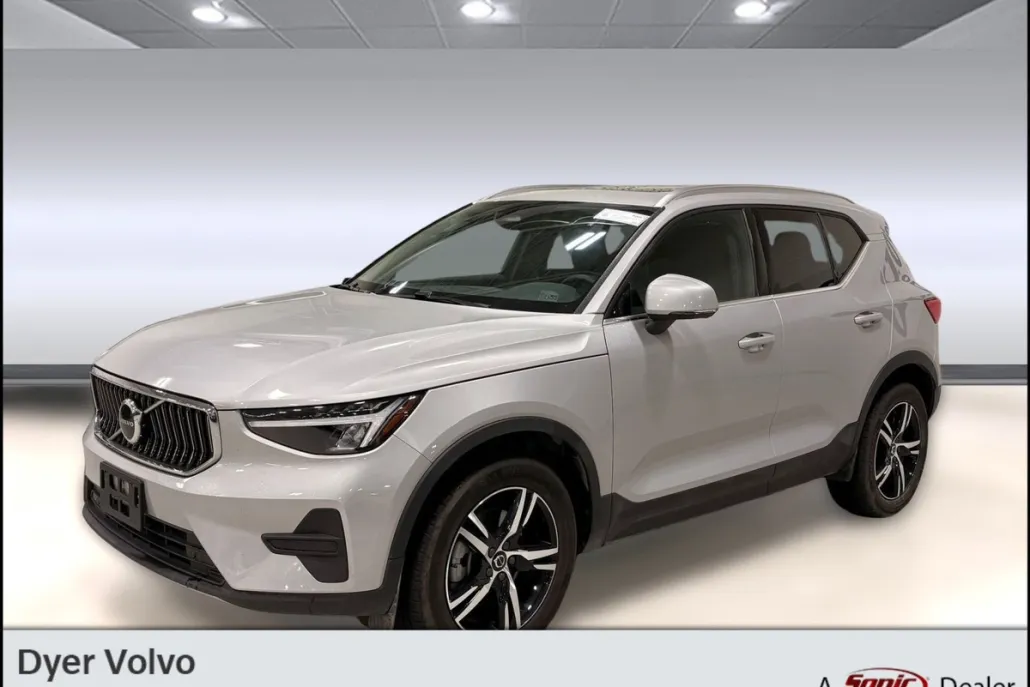 2025 Volvo XC40 Core photo 1
