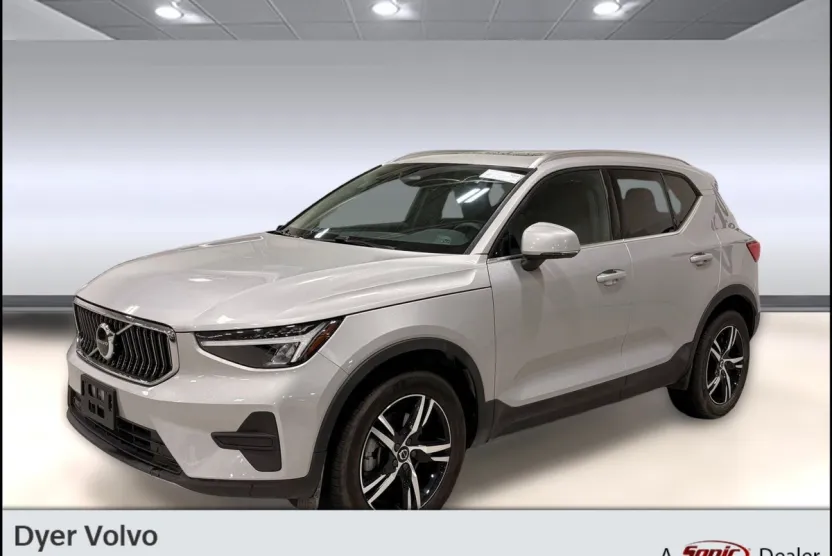 2025 Volvo XC40 Core photo 1