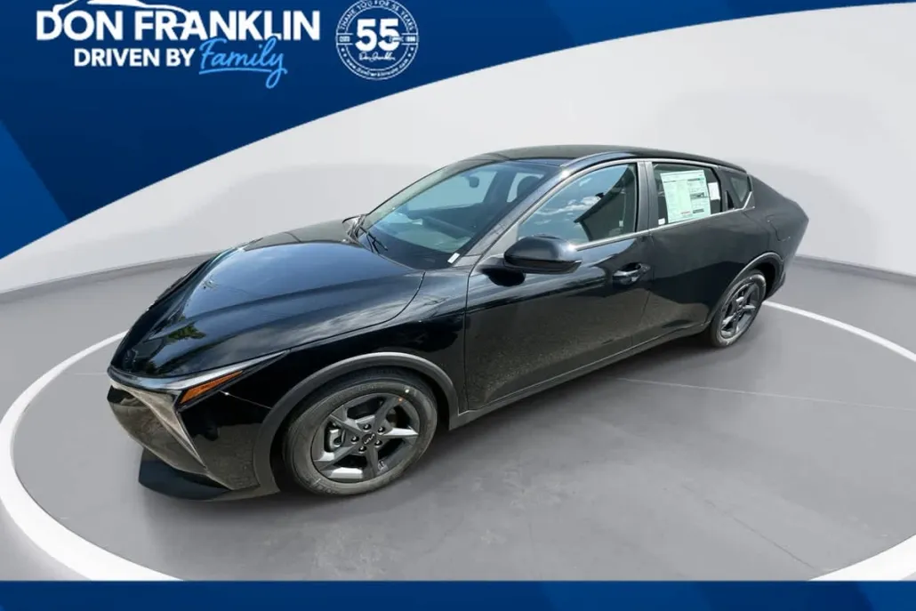 2025 Kia K4 LXS photo 1