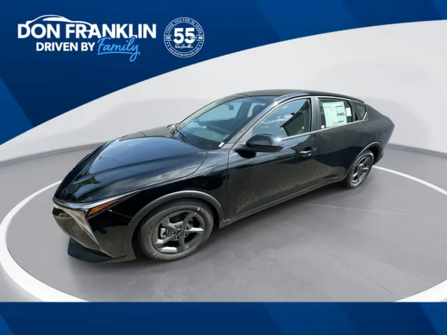 2025 Kia K4 LXS photo 1