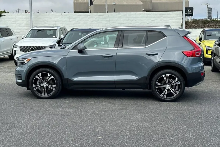 2022 Volvo XC40 T5 Inscription photo 1