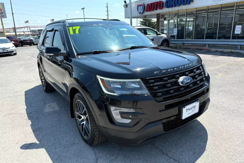 2017 Ford Explorer Sport photo 1
