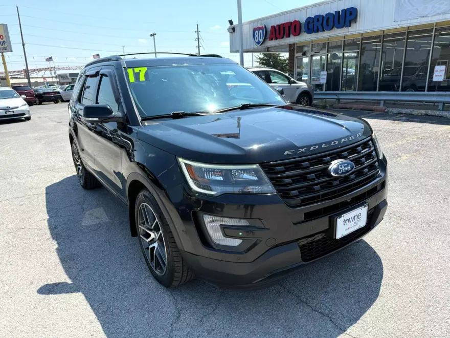 2017 Ford Explorer Sport photo 1