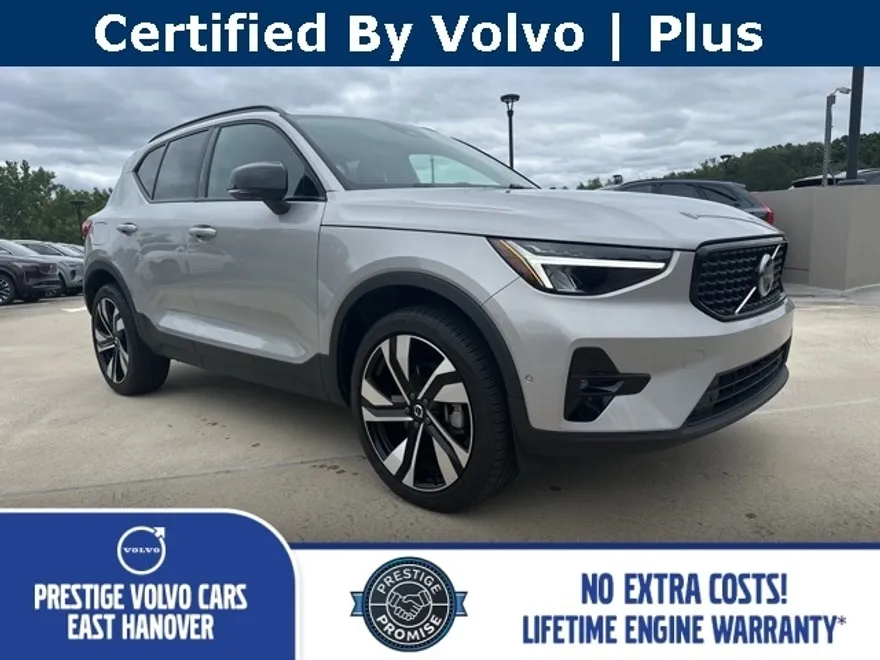 2025 Volvo XC40 Plus photo 1