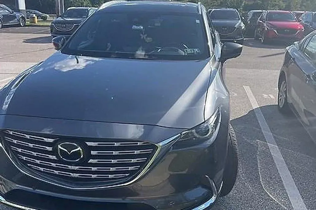 2023 Mazda CX-9 Signature photo 1