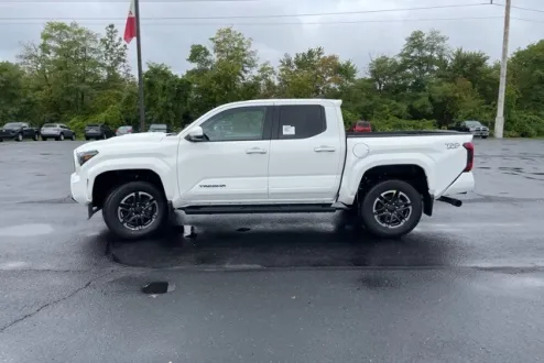 2025 Toyota Tacoma TRD Sport Double Cab photo 2