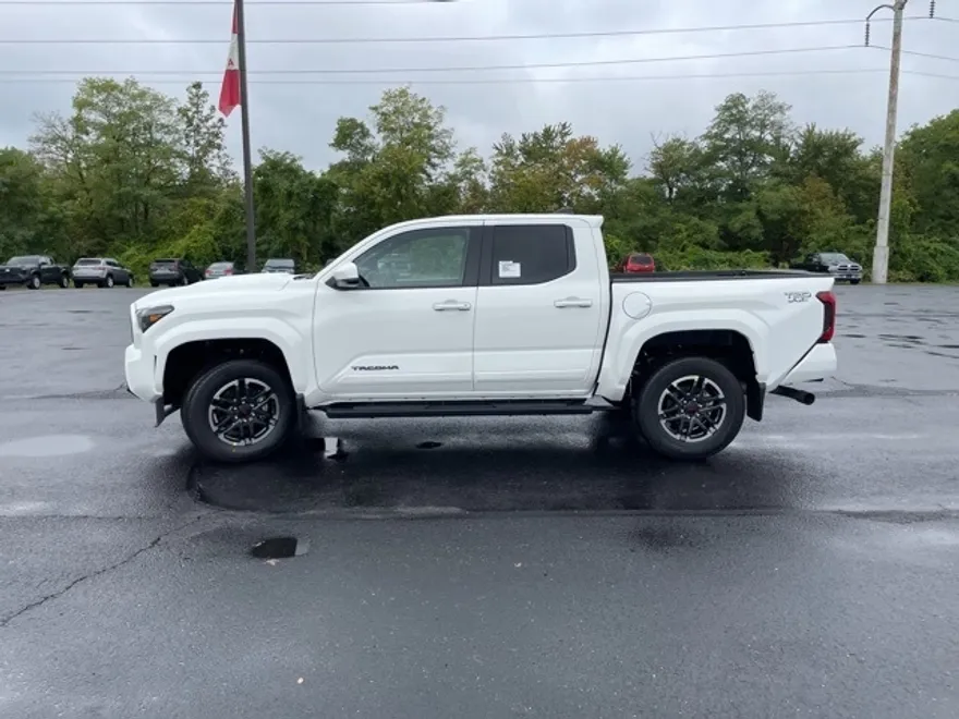 2025 Toyota Tacoma TRD Sport Double Cab photo 2