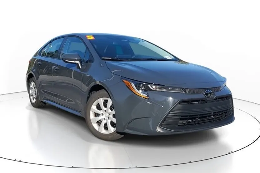 2025 Toyota Corolla LE photo 1