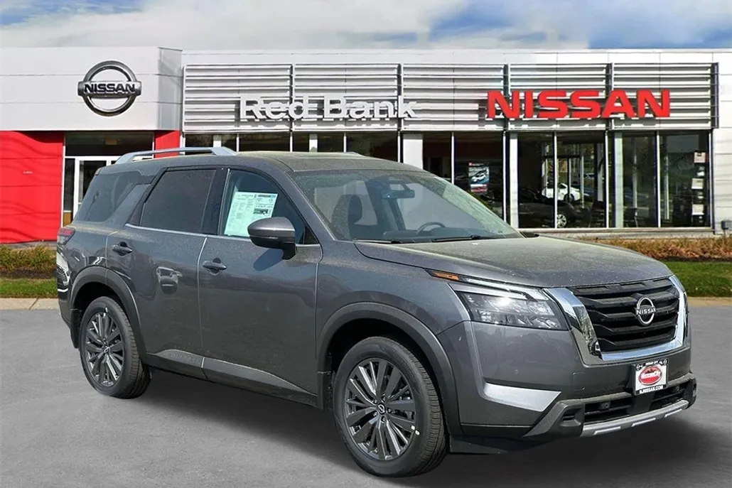 2025 Nissan Pathfinder SL photo 1