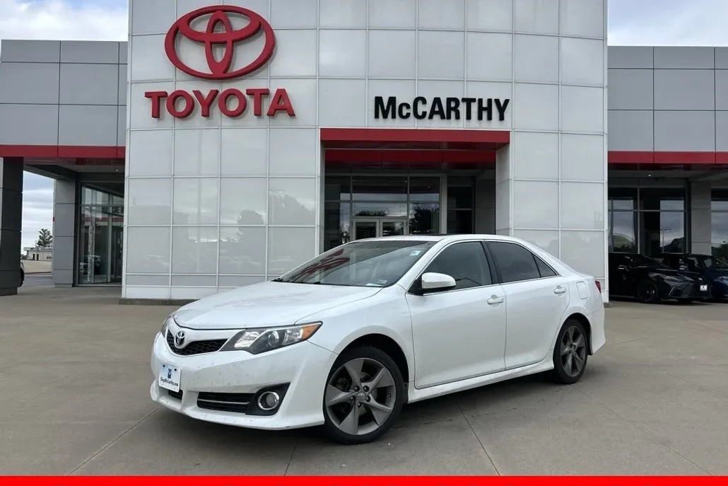 2012 Toyota Camry SE photo 1