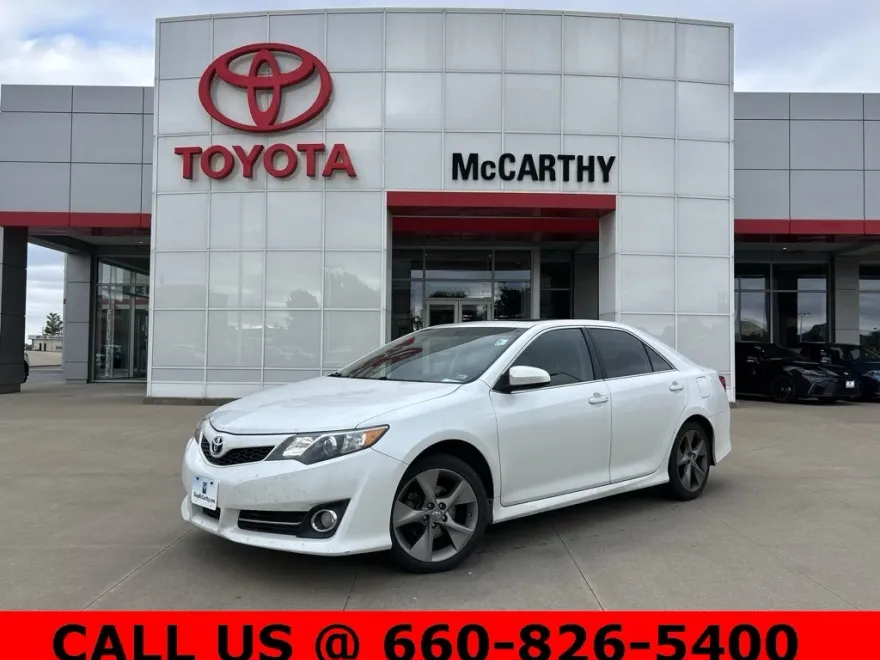 2012 Toyota Camry SE photo 1