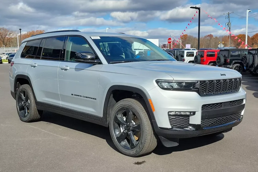 2024 Jeep Grand Cherokee Limited photo 1