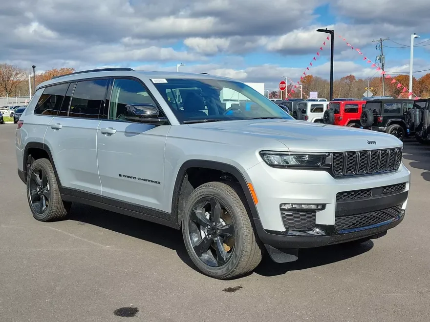 2024 Jeep Grand Cherokee Limited photo 1