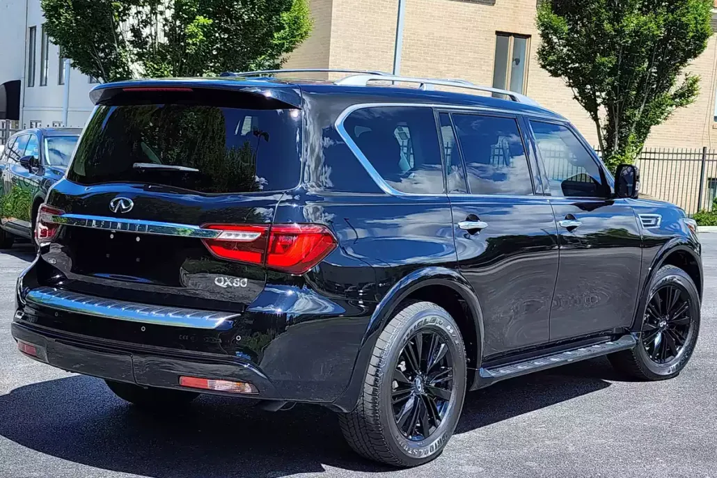 2023 Infiniti QX80 Luxe photo 1