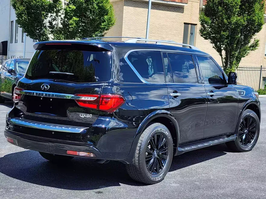 2023 Infiniti QX80 Luxe photo 1