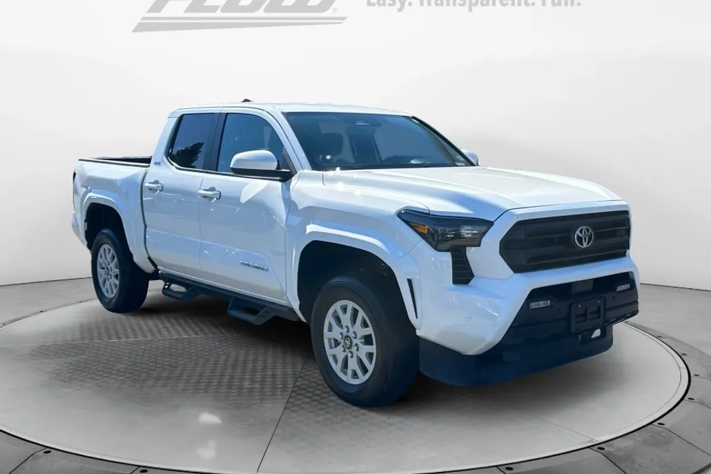 2024 Toyota Tacoma SR5 4x4 photo 1