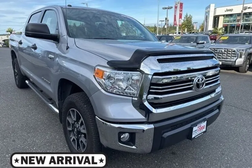 2017 Toyota Tundra SR5 CrewMax photo 1