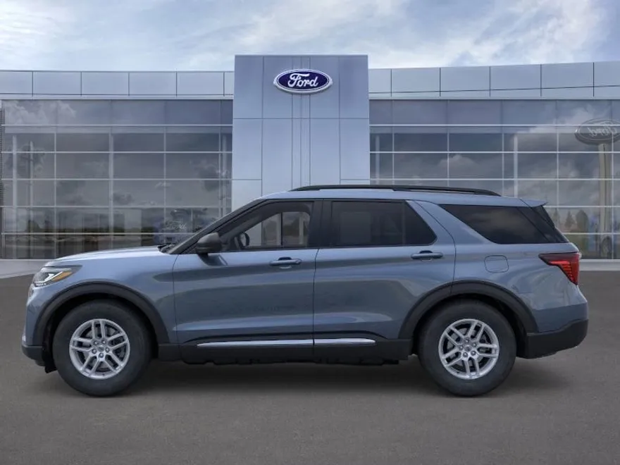 2025 Ford Explorer photo 1
