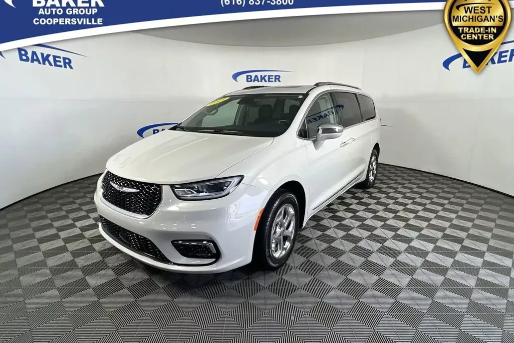 2021 Chrysler Pacifica Limited photo 1