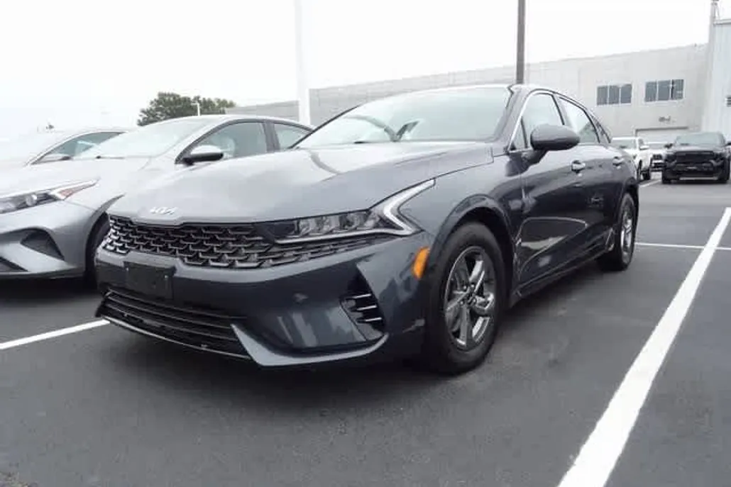 2023 Kia K5 LXS photo 1