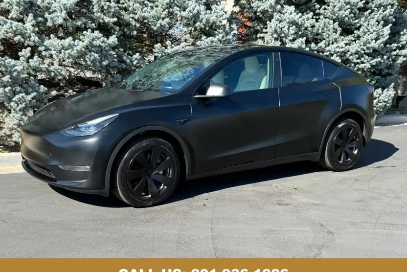2023 Tesla Model Y Long Range photo 1