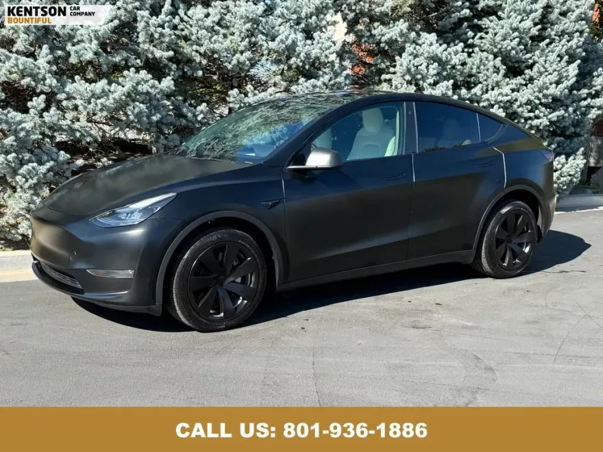 2023 Tesla Model Y Long Range photo 1