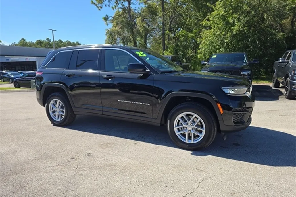 2025 Jeep Grand Cherokee Laredo X photo 1