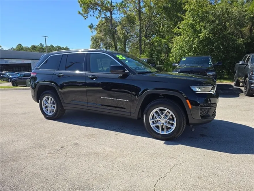 2025 Jeep Grand Cherokee Laredo X photo 1