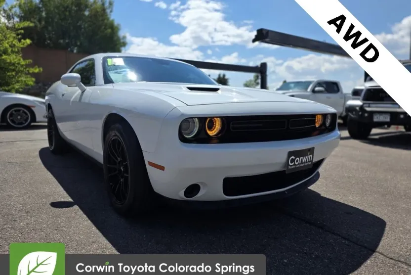 2019 Dodge Challenger SXT photo 1