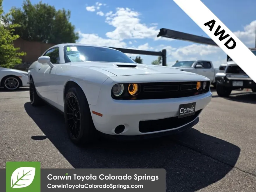 2019 Dodge Challenger SXT photo 1