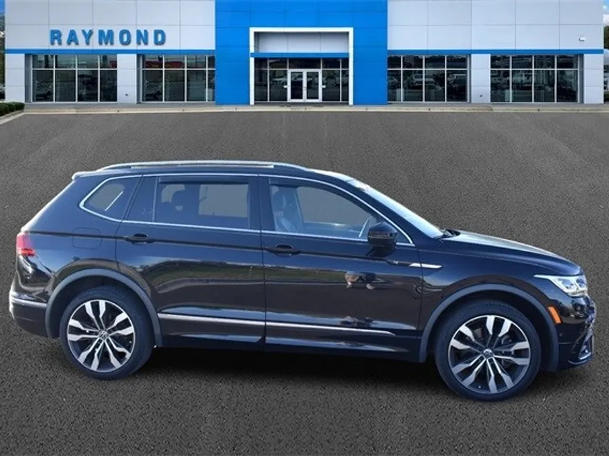 2022 Volkswagen Tiguan SEL Premium R-Line photo 1
