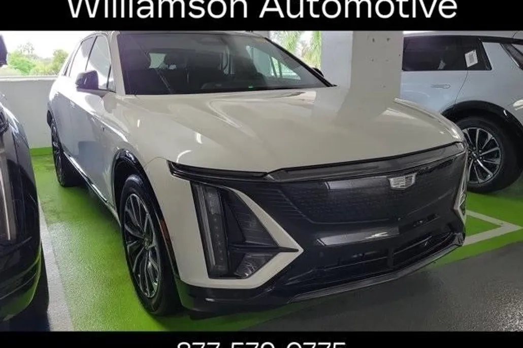2024 Cadillac Lyriq Sport photo 1