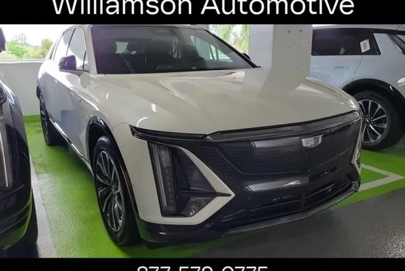 2024 Cadillac Lyriq Sport photo 1