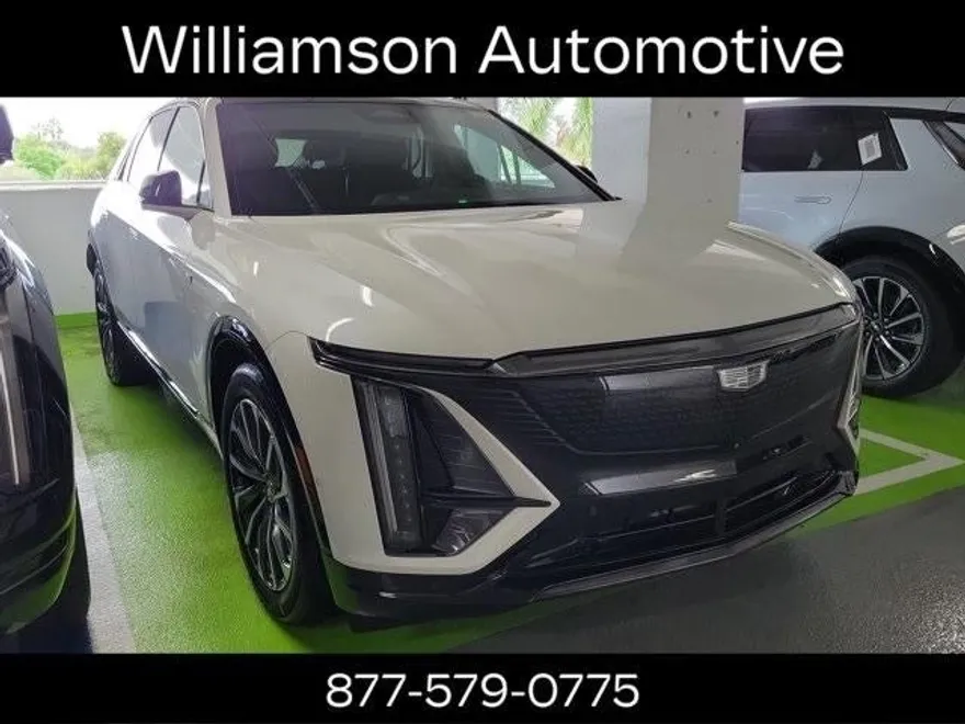 2024 Cadillac Lyriq Sport photo 1
