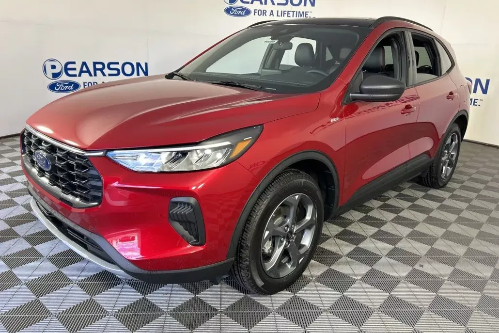 2025 Ford Escape ST-Line photo 1
