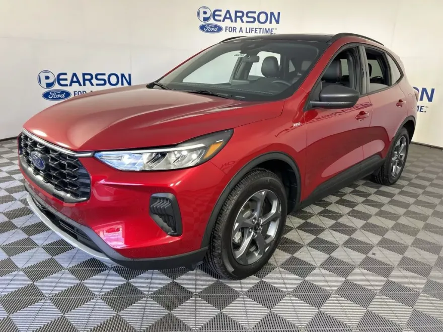 2025 Ford Escape ST-Line photo 1