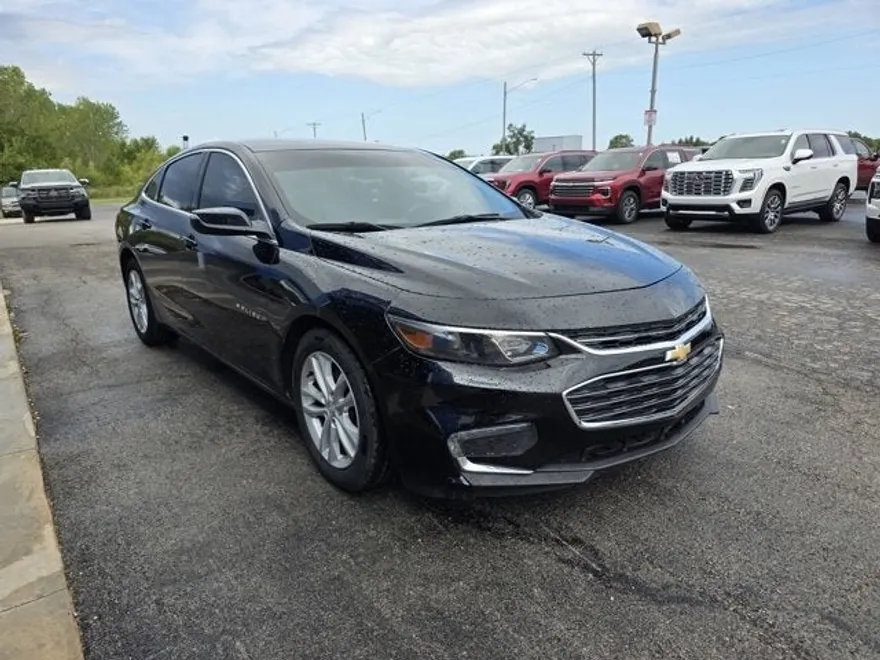 2018 Chevrolet Malibu 1LT photo 1