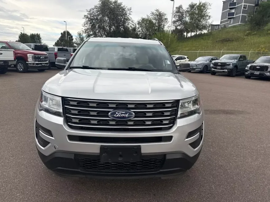 2017 Ford Explorer Base photo 1